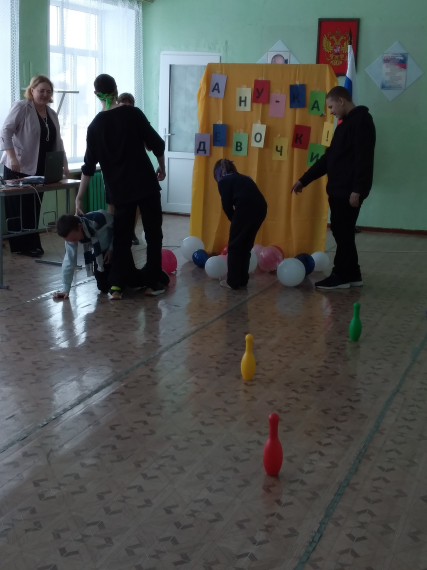 Праздник 8 марта в Новозыряновской школе.