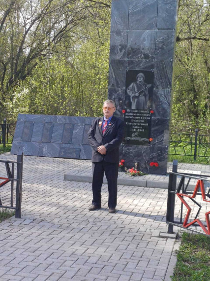 Митинг у памятника.